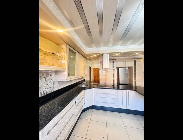 4 BEDROOM FREESTANDING SOLD IN DIE HEUWEL